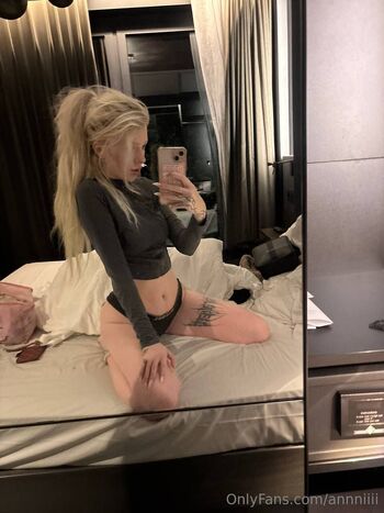 𝖆𝖓𝖓𝖎 / annniiii / annaa.brwn nude photo #8