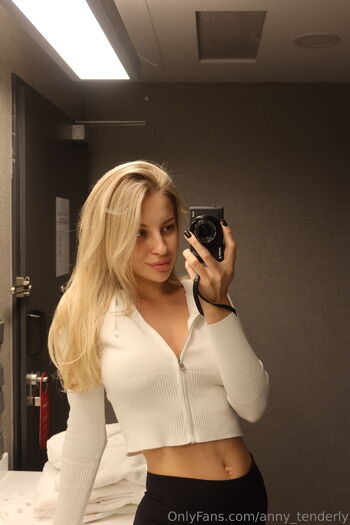 Anny / anny_tenderly nude photo #5