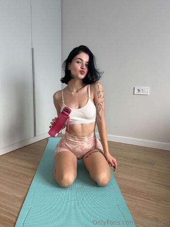 Anny Ol / annyolsen nude photo #1