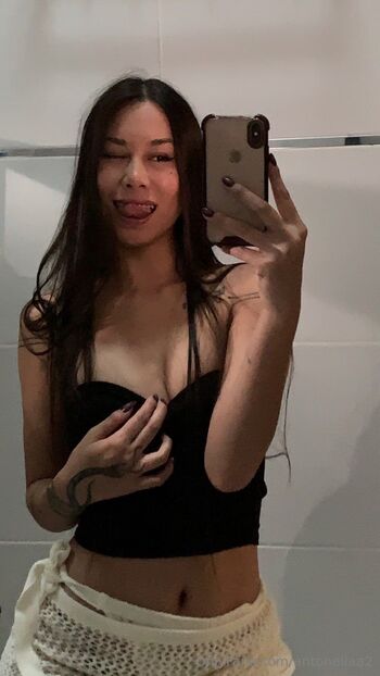 Anto / antonellaa2 nude photo #17