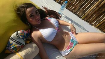 antonella / antonellacurvi nude photo #23