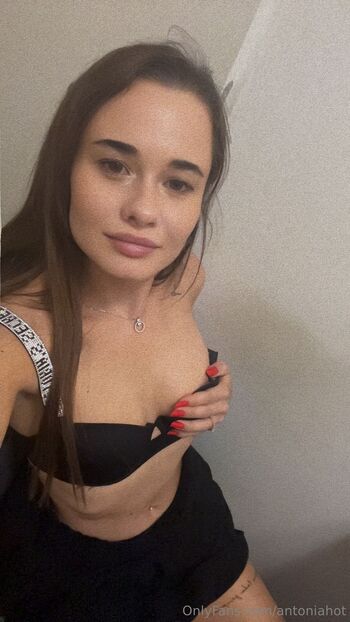 Antonia / antoniahot nude photo #1