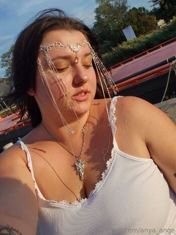 Anya / anya_ange nude photo #6