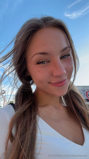 Anya / anyalacey nude photo #2