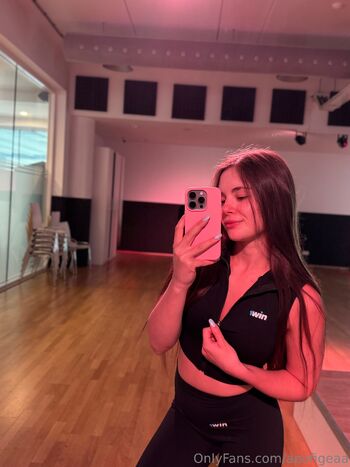 Tatian / apofigeaa nude photo #3