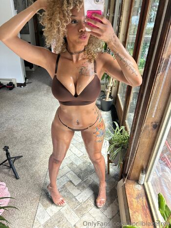 April Blaz / aprilblazefree nude photo #19