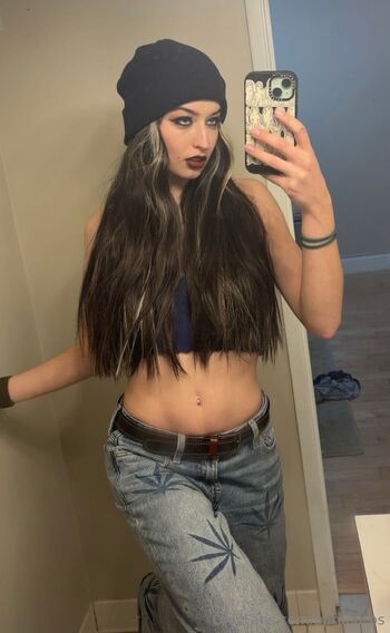 April / aprilburps nude photo #1