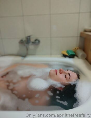 Aprils sneak pee / aprilthefreefairy nude photo #16