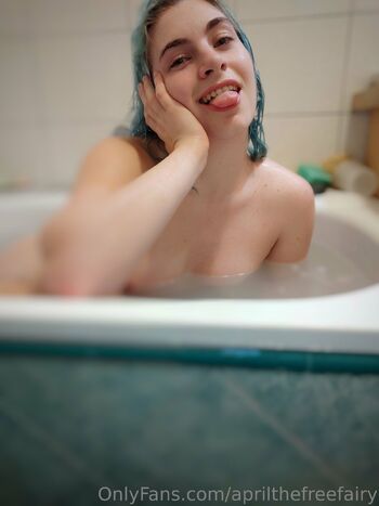 Aprils sneak pee / aprilthefreefairy nude photo #17