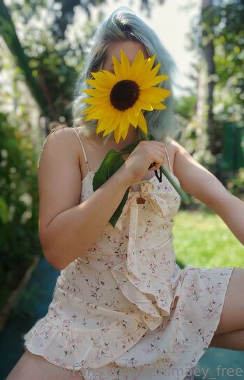 Aprils sneak pee / aprilthefreefairy nude photo #37