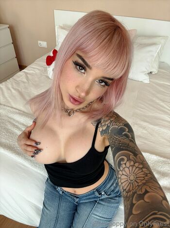 Ara / arapoppy nude photo #20