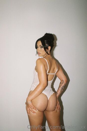 Aria Le / arialeexxx nude photo #9
