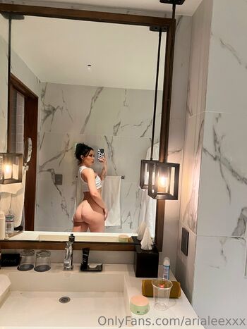 Aria Le / arialeexxx nude photo #17