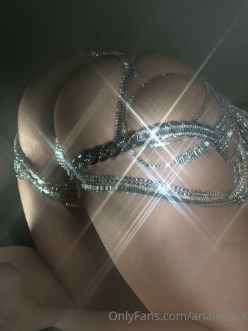 Aria Le / arialeexxx nude photo #32