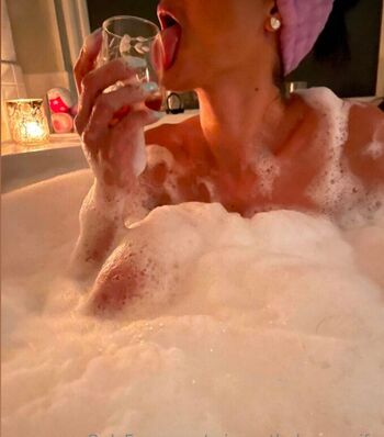 Arianna Housewif / ariannathehousewife nude photo #8