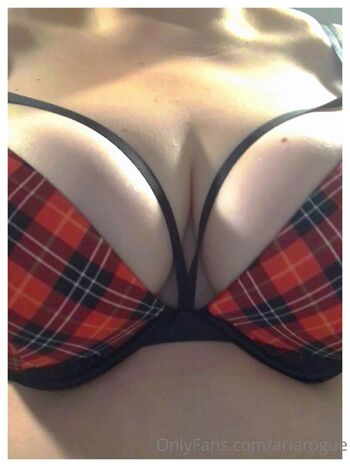 Aria Rogu / ariarogue nude photo #2