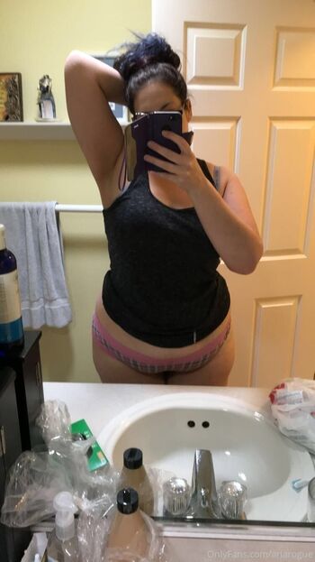 Aria Rogu / ariarogue nude photo #17