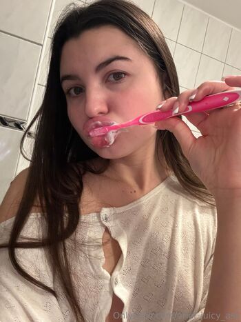 Ariel / ariel_juicy_ass nude photo #12