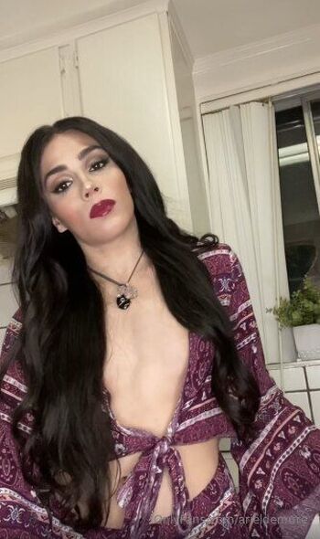 Ariel Demur / arieldemure nude photo #15