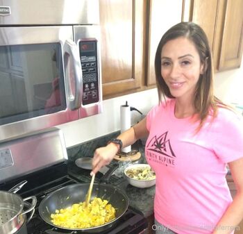 Ariella Ferrer / ariellaferrera nude photo #7