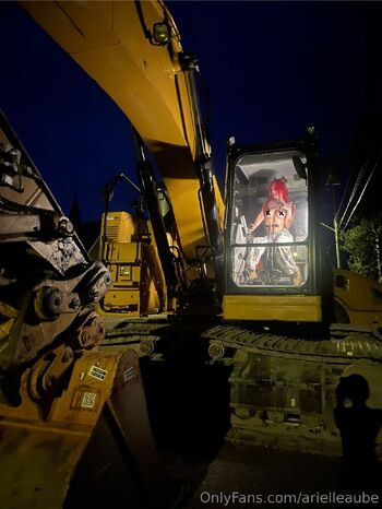 Arielle / arielleaube nude photo #4