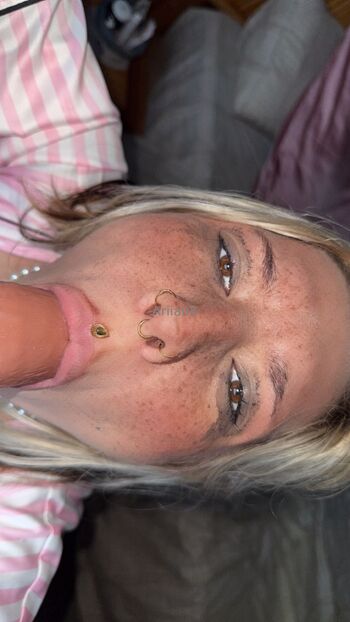 Ariia Guillar / ariia08free nude photo #1