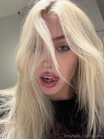 ari oft / arioftv nude photo #1