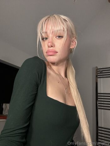 ari oft / arioftv nude photo #4