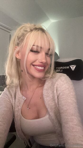 ari oft / arioftv nude photo #5