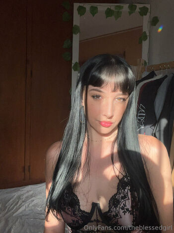 artemisamistress nude photo #1