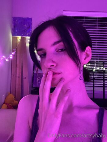 Olli / artsybaby nude photo #2