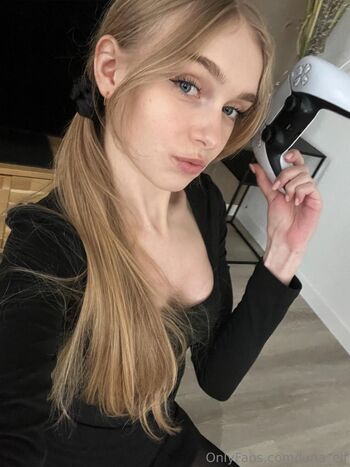 OnlyFans / arya_lune nude photo #9