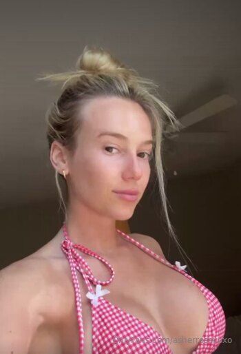 Ashley Ros / asherrosexoxo nude photo #1