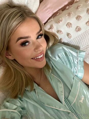 Ashley / ashhxxoo nude photo #2