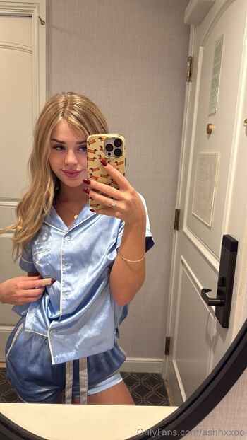 Ashley / ashhxxoo nude photo #17