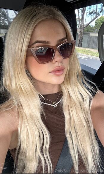 Ashley / ashhxxoo nude photo #24