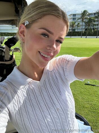 Ashley / ashhxxoo nude photo #38