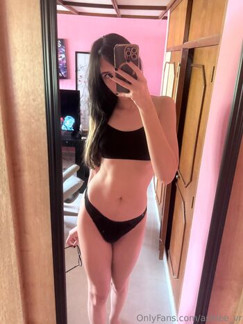Ashlee V / ashlee_vr nude photo #2