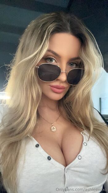 Ash / ashleexoxo / ashxschultz nude photo #15