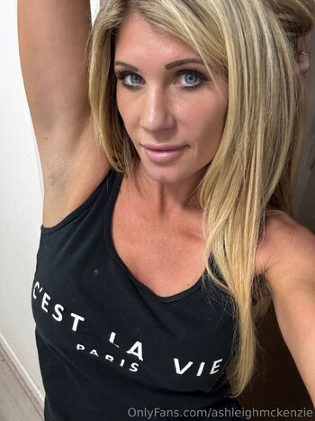 Ashleigh McKenzi / ashleighmckenzie nude photo #3