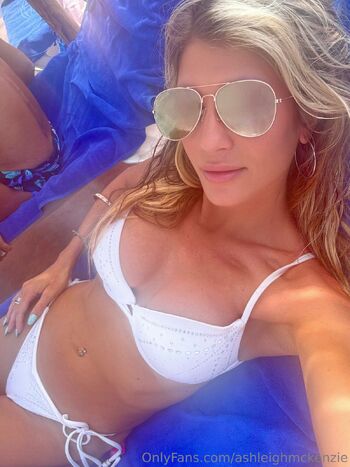 Ashleigh McKenzi / ashleighmckenzie nude photo #30