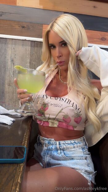 Ashley K Hawai / ashleykfree nude photo #28