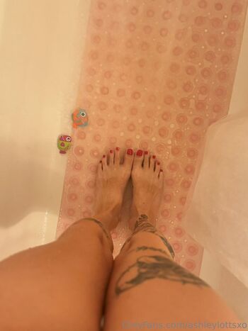 Ashley Lott / ashleylottsxo nude photo #15