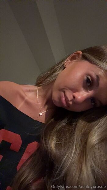 ashley ros / ashleyxrosee nude photo #5