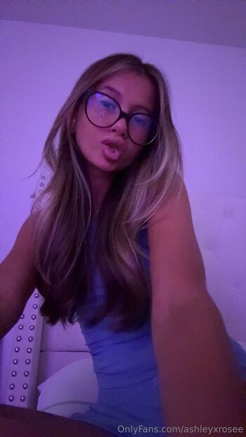 ashley ros / ashleyxrosee nude photo #12