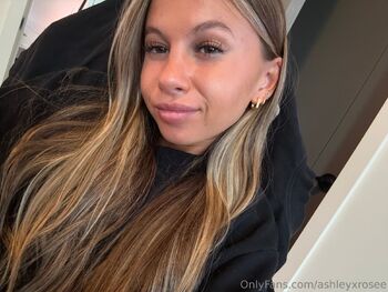 ashley ros / ashleyxrosee nude photo #23