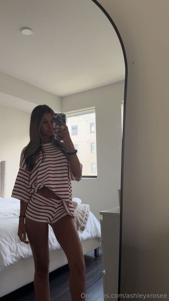 ashley ros / ashleyxrosee nude photo #27