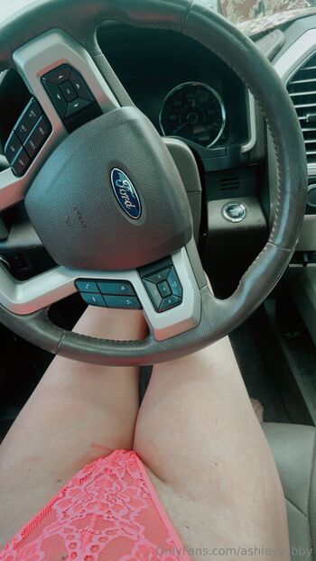 Ashleyyy / ashleyy_bby / ashley_baby1224 / ashleyy_mylf / ashleyyy_babbyyy1 nude photo #15