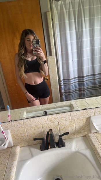 Ashleyyy / ashleyy_bby / ashley_baby1224 / ashleyy_mylf / ashleyyy_babbyyy1 nude photo #19