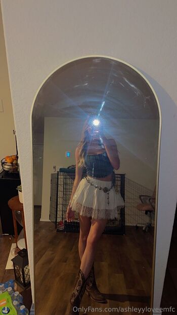 AshleyyLoveeMF / ashleyyloveemfc nude photo #13